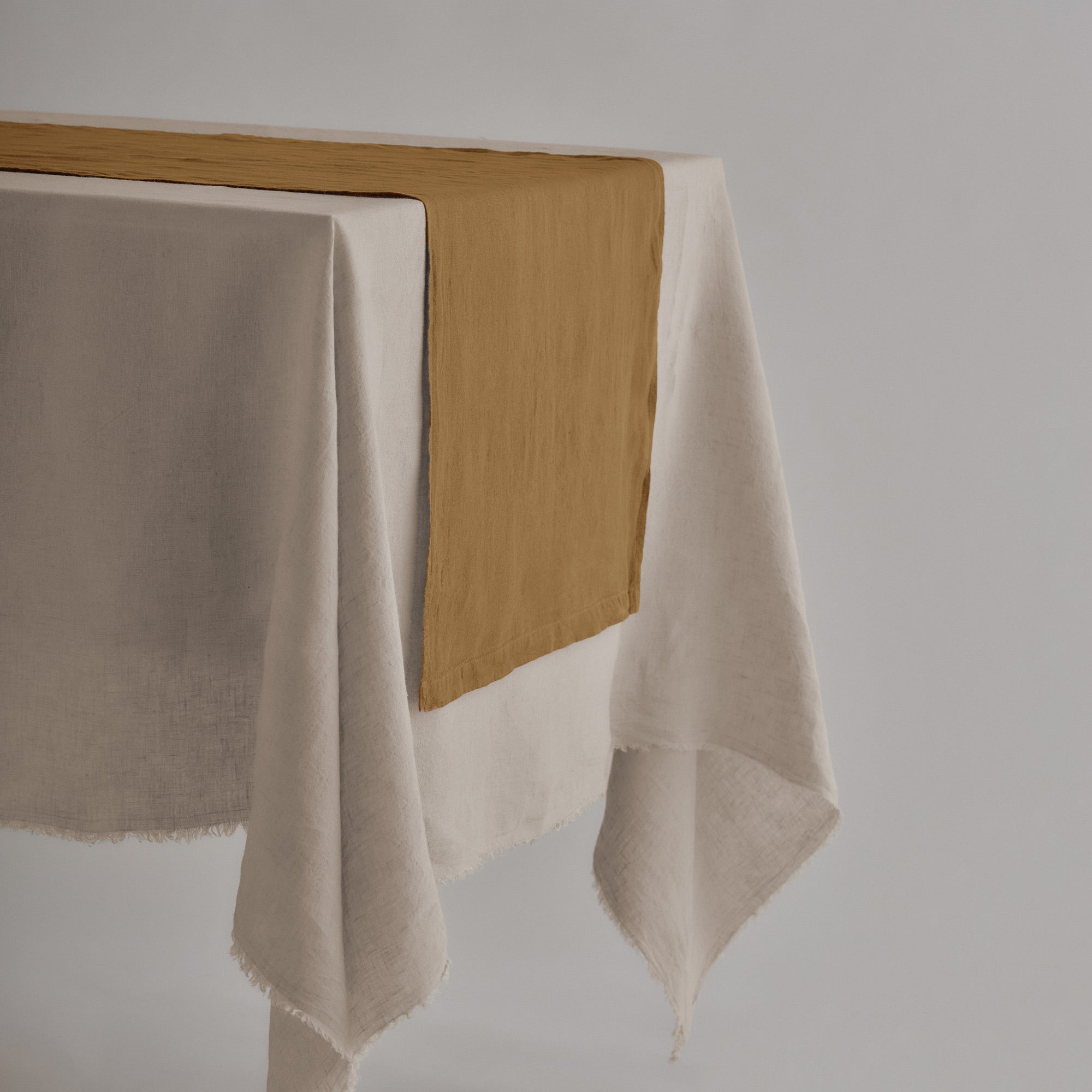 Basix Linen Table Runner - Russo